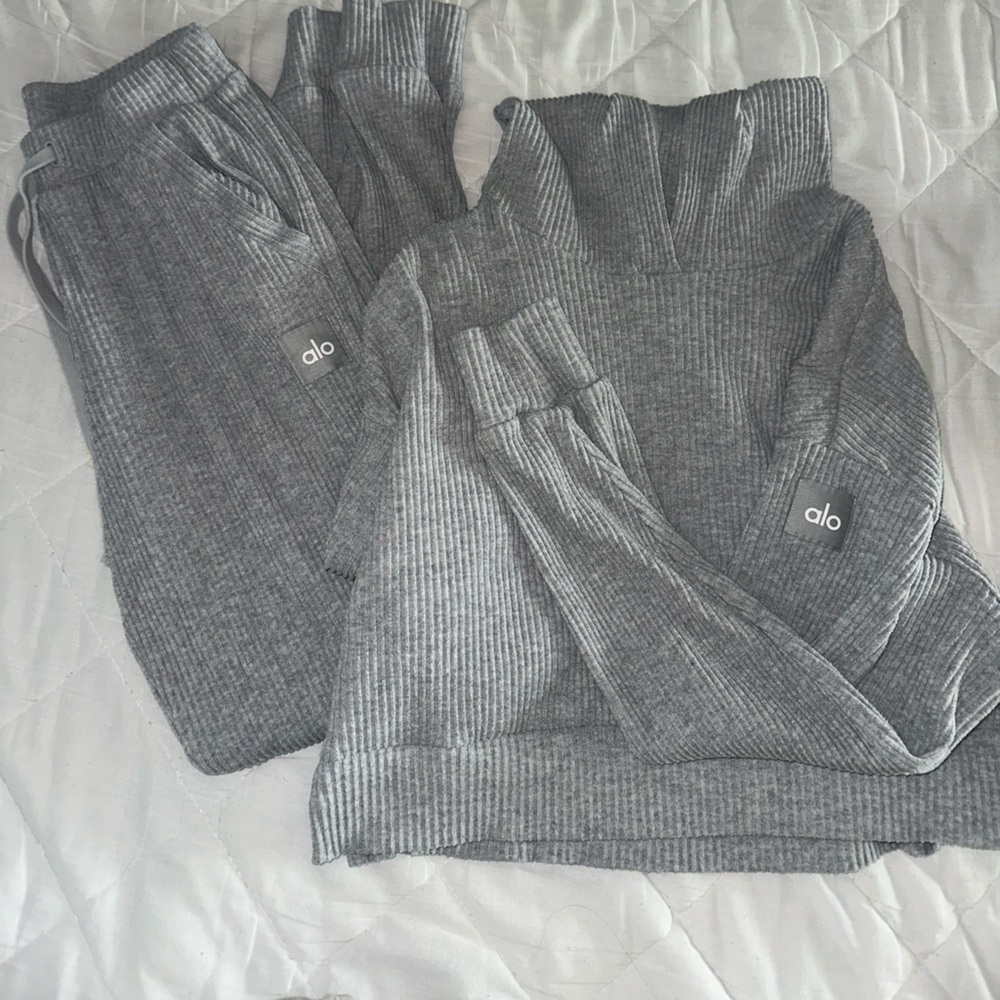 ALO Yoga Charcoal Ribbed Knit Set